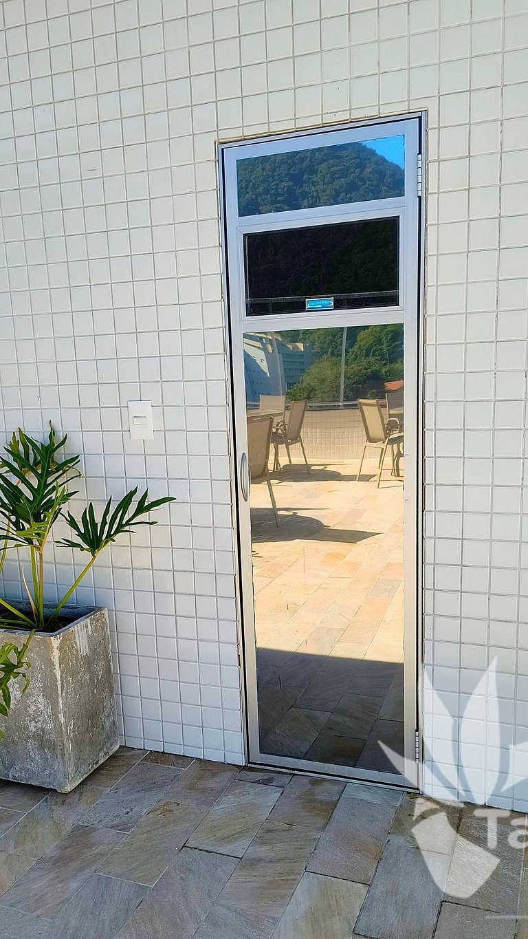 Apartamentos 300m Praia das Toninhas - com vista para o mar